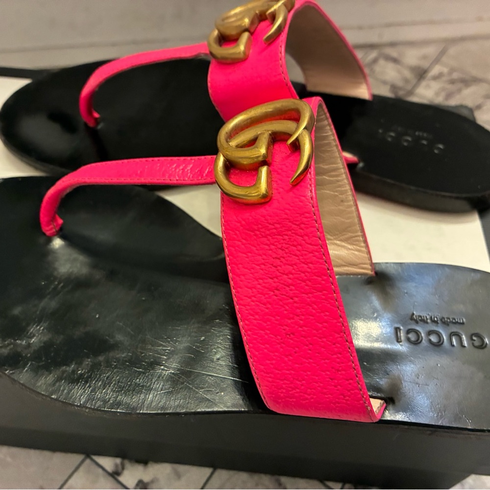 Gucci Fuchsia Pink Leather Logo Double G Thong Sandal size 35 Black Se $495 - Picture 14 of 16